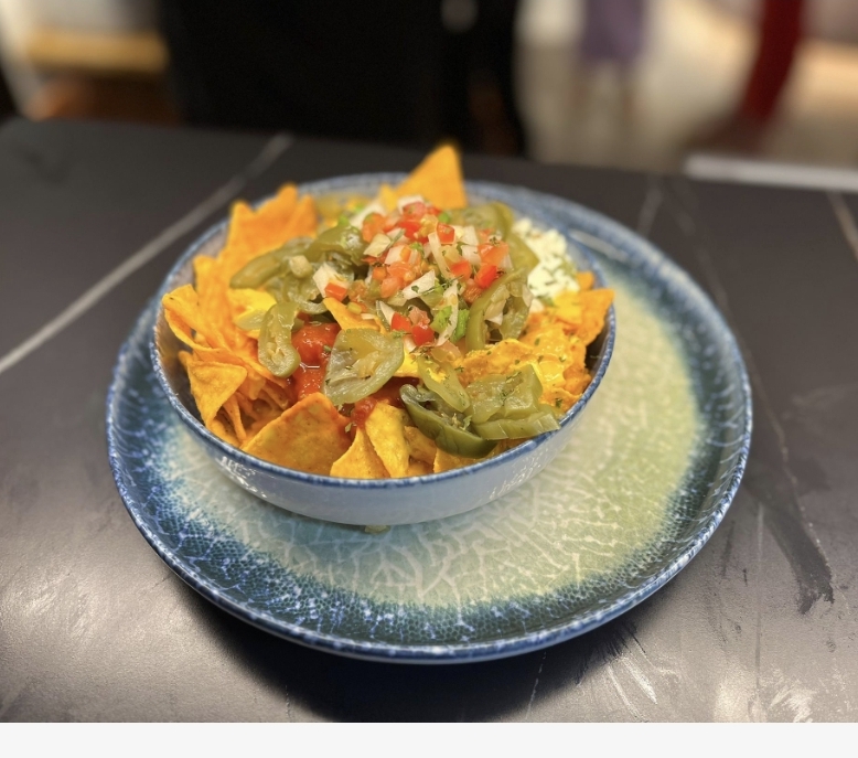 nachos pico de gallo queso guacamole cheddar jalapeños y tex mex