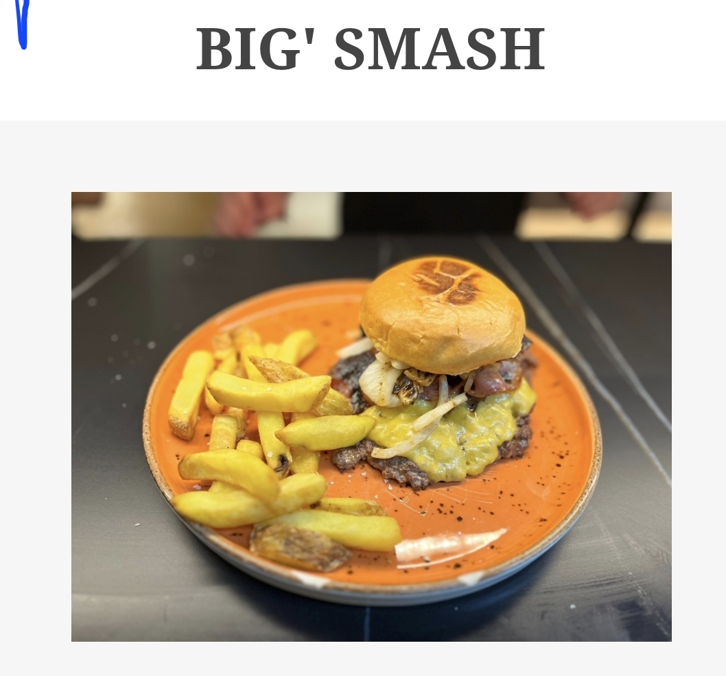 Dos carnes de ternera rubia gallega, bien smacheadas con bacon cheddar y cebolla picada