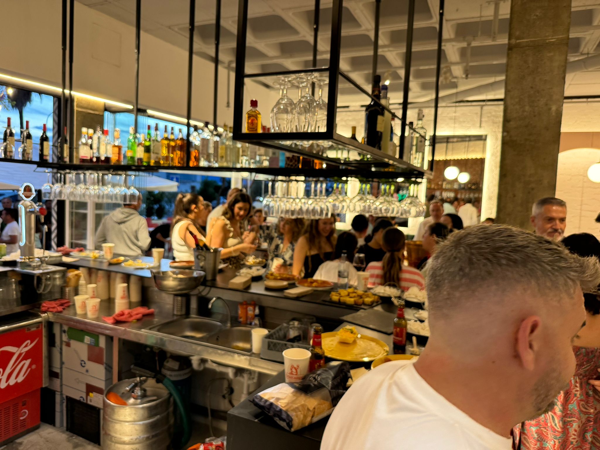 Bar bigote