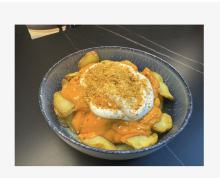 Patatas con salsa brava