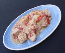 Atun encebollado y despues aliñado artesasanalmente 